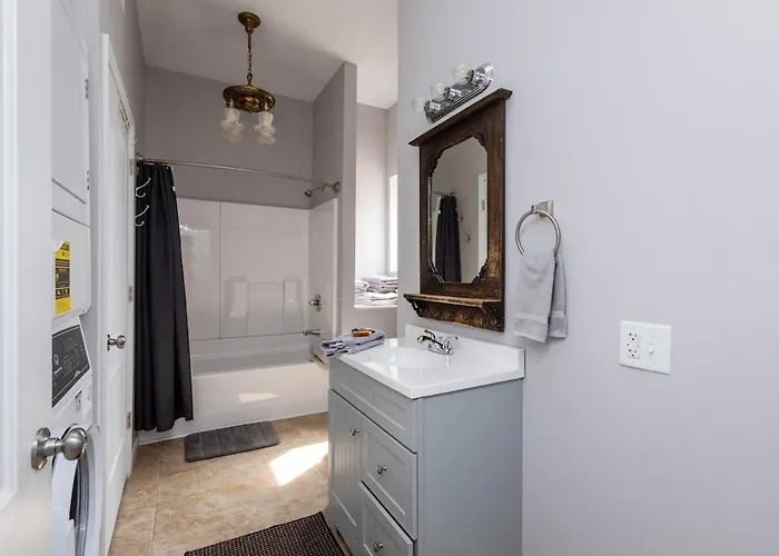 Riverview Loft! Downtown Апартаменты