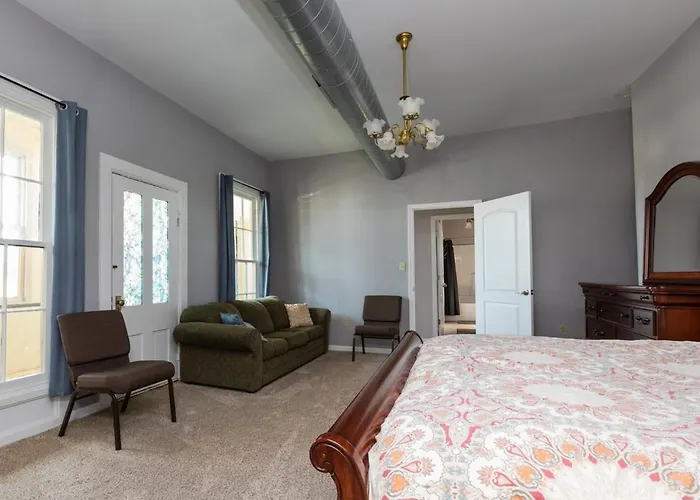Riverview Loft! Downtown