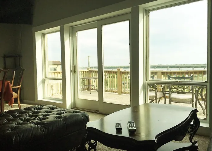 Riverview Loft! Downtown Апартаменты