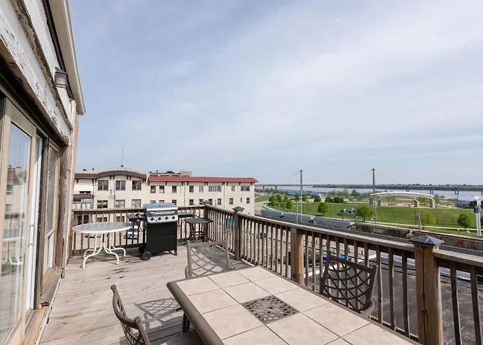 Riverview Loft! Downtown Апартаменты Элтон