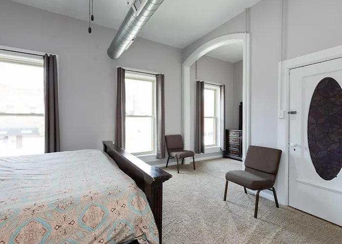 Апартаменты Riverview Loft! Downtown Элтон
