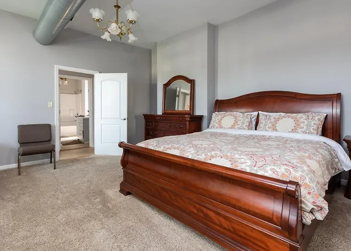 Апартаменты Riverview Loft! Downtown